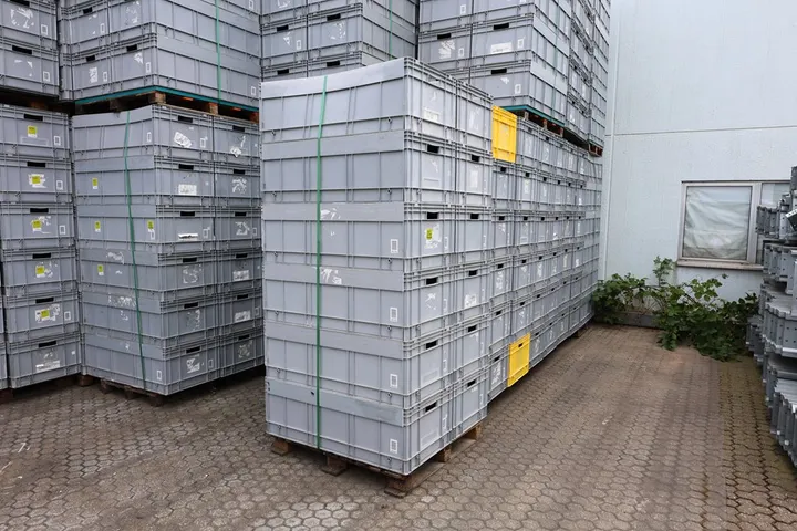 12 x Lagerboxen Stapelbar Maße: 120 x 60 x 40 cm